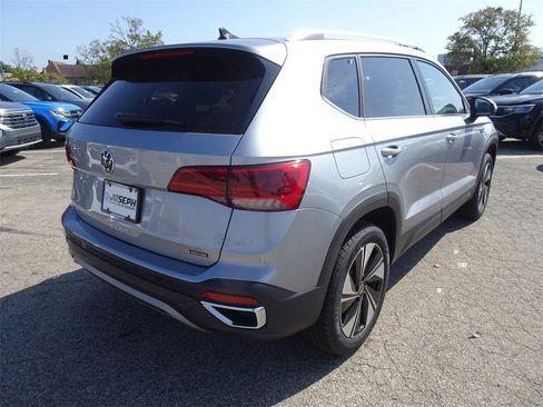 Certified 2024 Volkswagen Taos SE image 6
