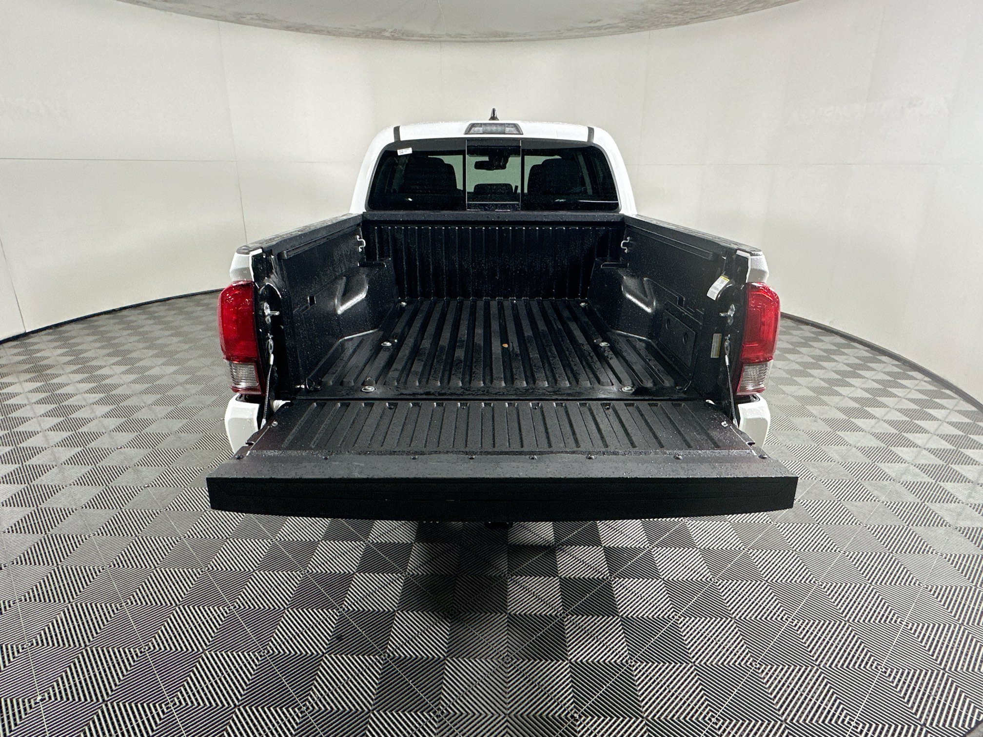 Used 2023 Toyota Tacoma SR5 w/ Technology Package AWD/4WD image 31