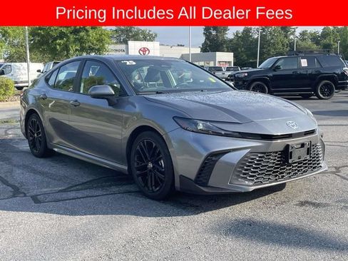 Used 2025 Toyota Camry SE FWD image 7