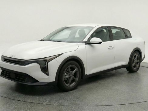 Used 2025 Kia K4 FWD image 3