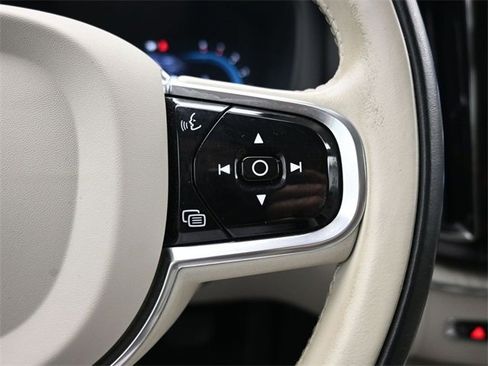 Used 2023 Volvo XC60 B6 Ultimate w/ Climate Package image 25