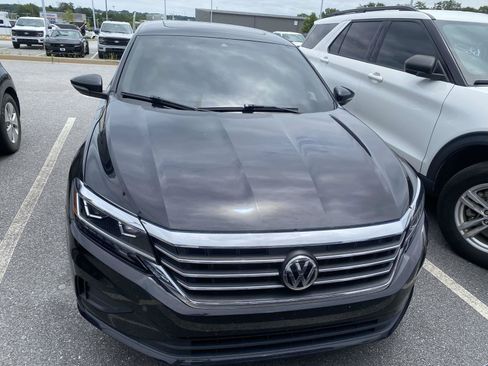 Used 2021 Volkswagen Passat 2.0T SE FWD image 2