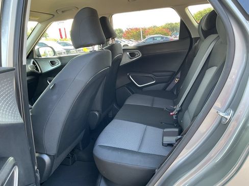 Used 2025 Kia Soul LX w/ LX Technology Package FWD image 9