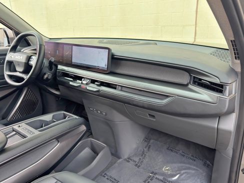 Used 2024 Kia EV9 Light Long Range RWD image 13