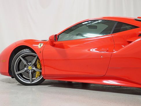 Used 2018 Ferrari 488 GTB image 12