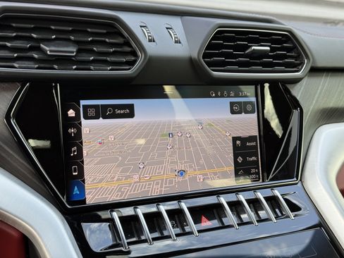 Used 2020 Lamborghini Urus image 22