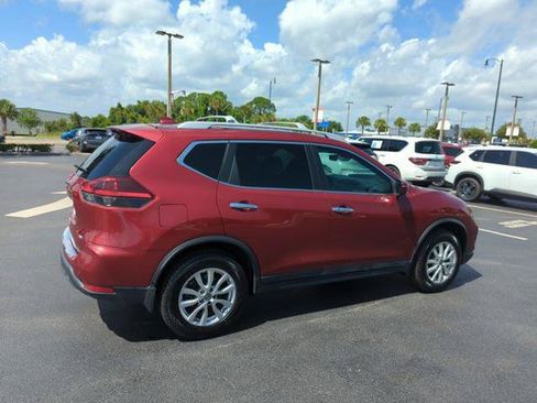 Certified 2019 Nissan Rogue SV FWD image 5