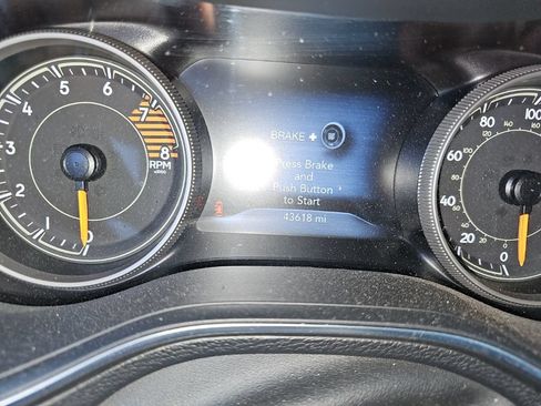 Used 2022 Jeep Cherokee Trailhawk w/ Sun, Sound & Nav Group AWD/4WD image 7