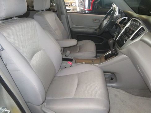 Used 2004 Toyota Highlander 4WD V6 image 31