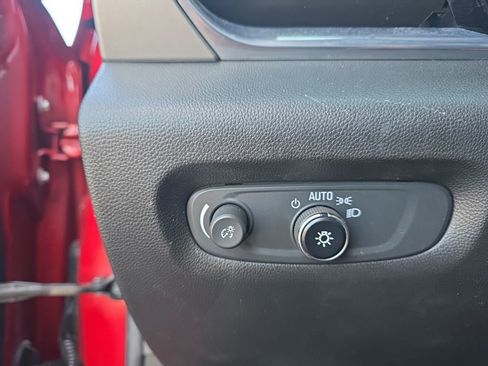Used 2022 Chevrolet Traverse LT w/ LT Premium Package FWD image 17