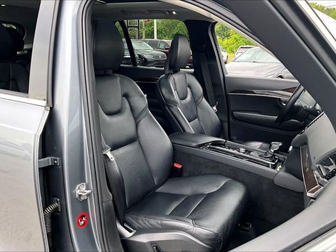 Used 2016 Volvo XC90 T6 Momentum w/ Momentum Plus Package AWD/4WD image 7