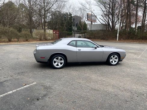 Used 2013 Dodge Challenger SXT image 4