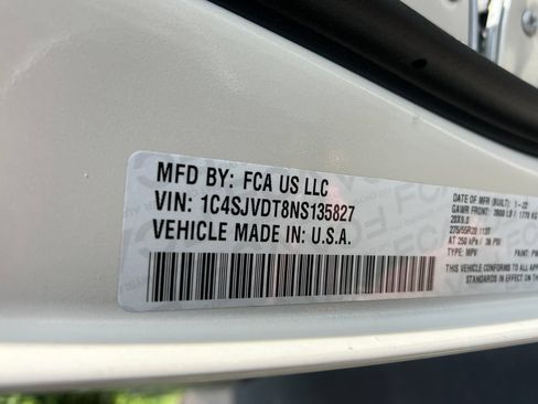 Used 2022 Jeep Wagoneer Series III AWD/4WD image 28