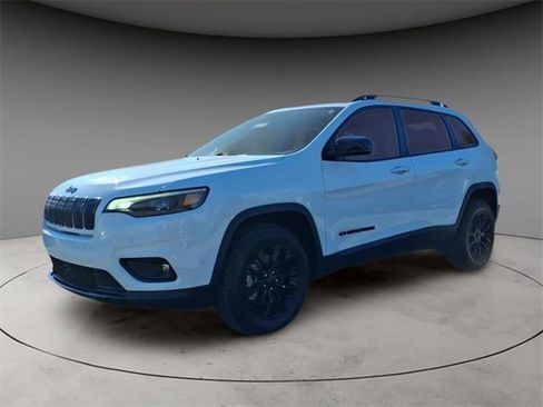 Used 2023 Jeep Cherokee Altitude Lux image 1