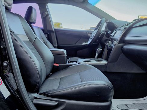 Used 2014 Toyota Camry SE image 31