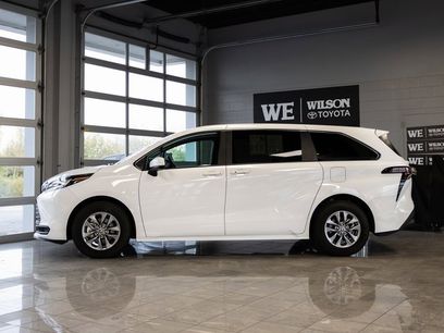 Used 2025 Toyota Sienna LE