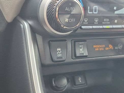 Used 2022 Toyota RAV4 XLE Premium AWD/4WD image 21