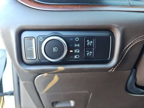 Used 2024 Ford Explorer King Ranch w/ Technology Package image 16