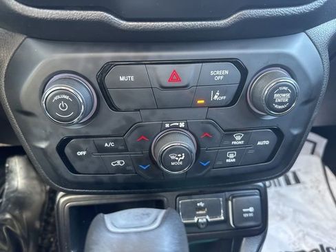 Used 2021 Jeep Renegade Latitude w/ Sun & Sound Group image 24