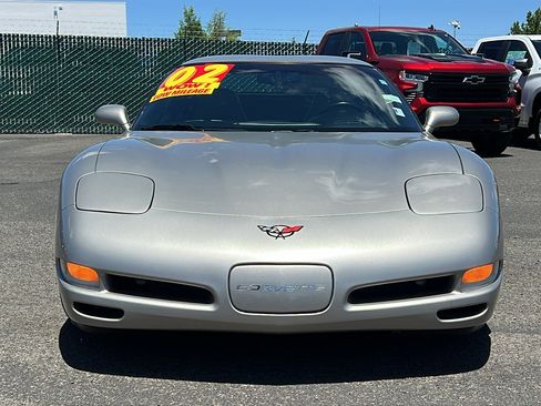 Used 2002 Chevrolet Corvette Coupe w/ Preferred Equipment Group2 RWD image 2