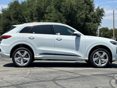 New 2025 Audi Q5 Premium Plus image 3