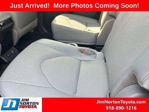 Used 2021 Toyota Highlander Limited FWD image 10