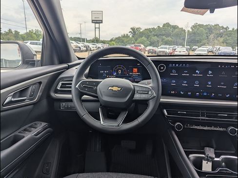 New 2026 Chevrolet Traverse LT w/ LPO, Floor Liner Package FWD image 3