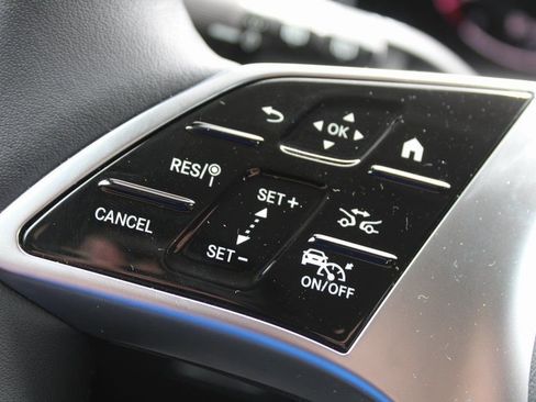 Used 2025 Mercedes-Benz GLC 350e 4MATIC image 28