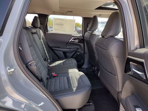New 2026 Mitsubishi Outlander AWD image 11