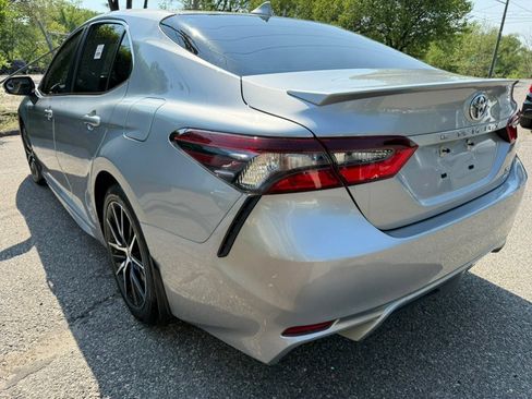 Used 2022 Toyota Camry SE w/ Carpet Mat Package (TMS) AWD/4WD image 11