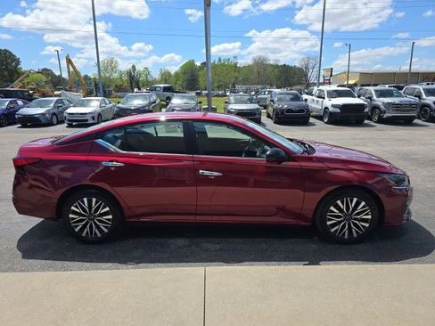 Used 2025 Nissan Altima 2.5 SV FWD image 6