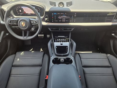 Used 2025 Porsche Cayenne S image 16