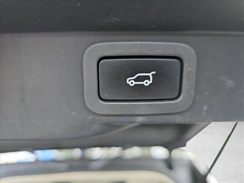 Used 2018 Land Rover Range Rover Sport HSE image 13