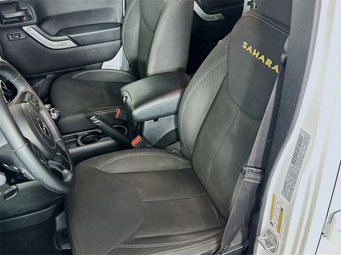 Used 2015 Jeep Wrangler Unlimited Sahara image 16