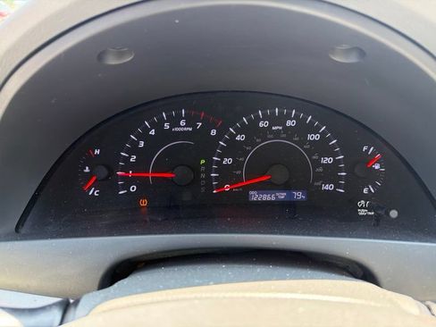Used 2011 Toyota Camry LE FWD image 12