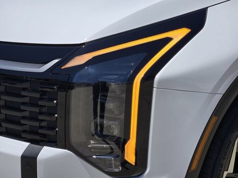 New 2026 Kia Sportage EX FWD image 7