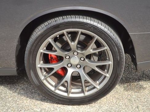 Used 2015 Dodge Challenger SRT image 12