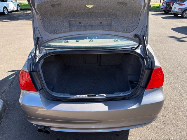 Used 2011 BMW 328i xDrive Sedan AWD/4WD image 10