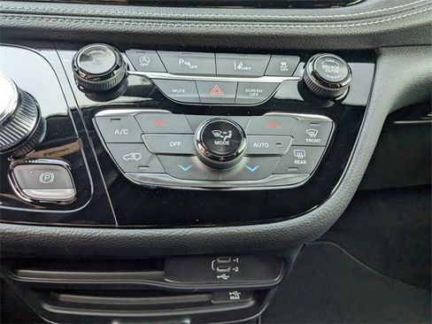 New 2026 Chrysler Pacifica Select image 21