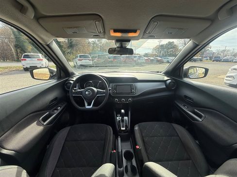 Used 2020 Nissan Kicks S image 9