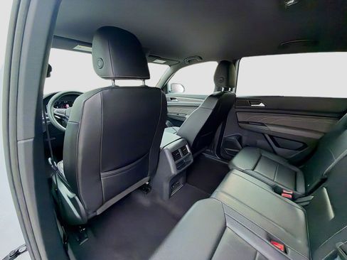 Used 2022 Volkswagen Atlas Cross Sport SE image 24