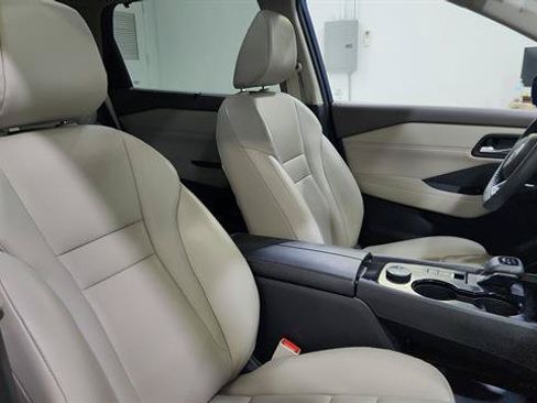 Certified 2022 Nissan Rogue SV w/ SV Premium Package AWD/4WD image 31