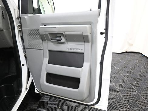 Used 2014 Ford E-150 and Econoline 150 RWD image 16
