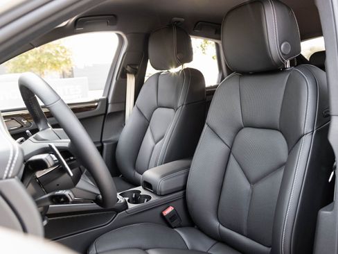 Certified 2026 Porsche Macan S AWD/4WD image 5