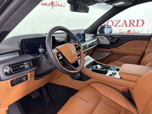 Used 2025 Lincoln Aviator Black Label AWD/4WD image 12