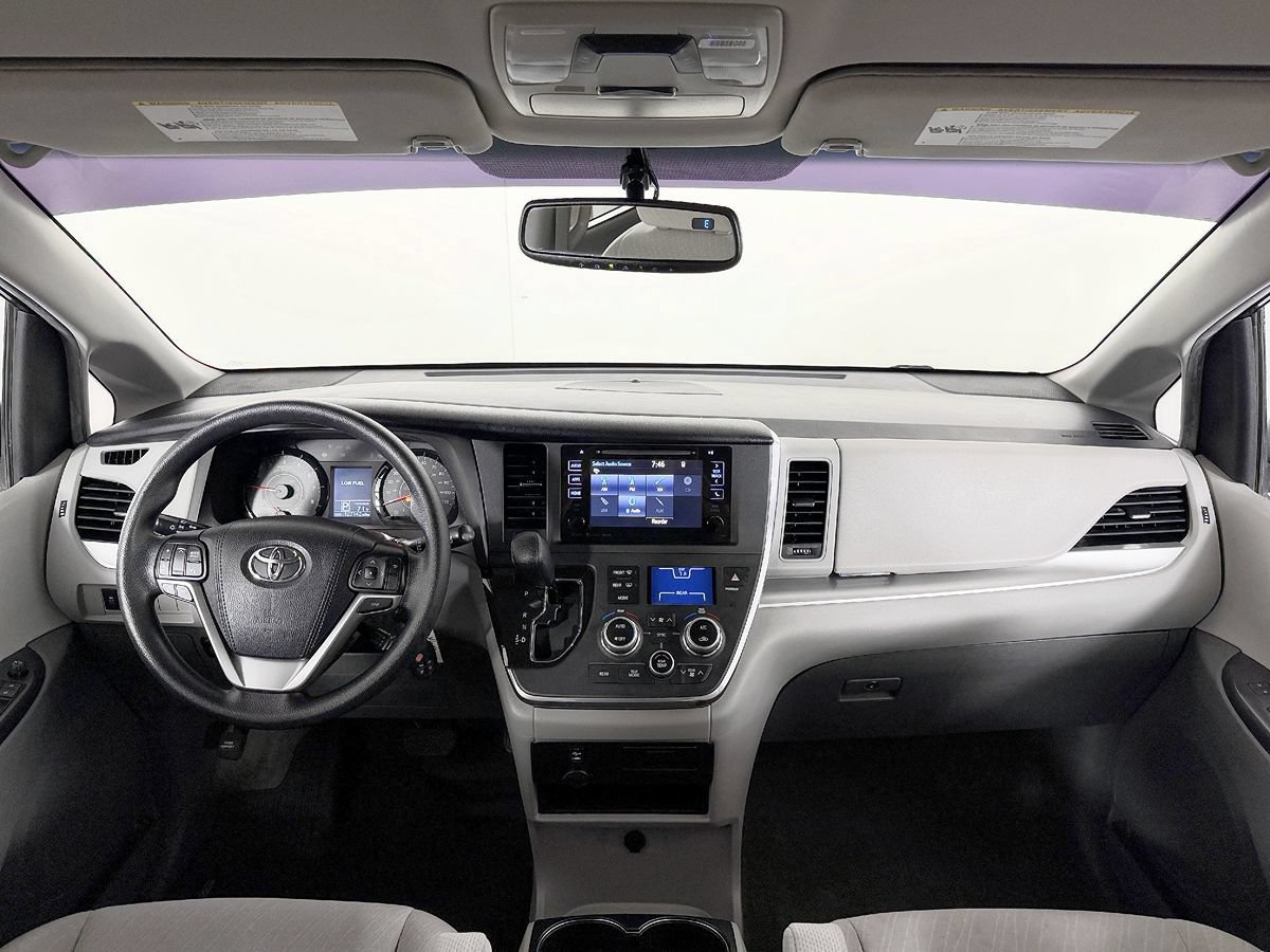 Used 2017 Toyota Sienna LE AWD/4WD image 52