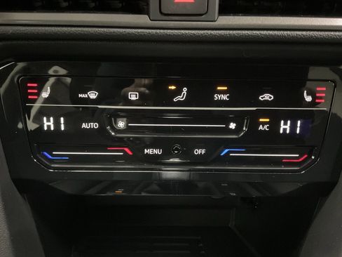 New 2026 Volkswagen Taos SE image 14