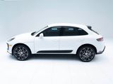 Certified 2022 Porsche Macan image 2