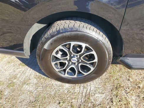 Used 2024 Ford Expedition Max XLT image 7