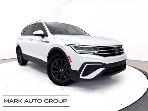 Used 2022 Volkswagen Tiguan SE FWD image 1